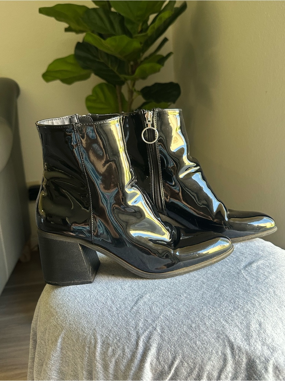 Forever 21 Shiny Black Faux Leather Ankle Booties with Ring-Zip